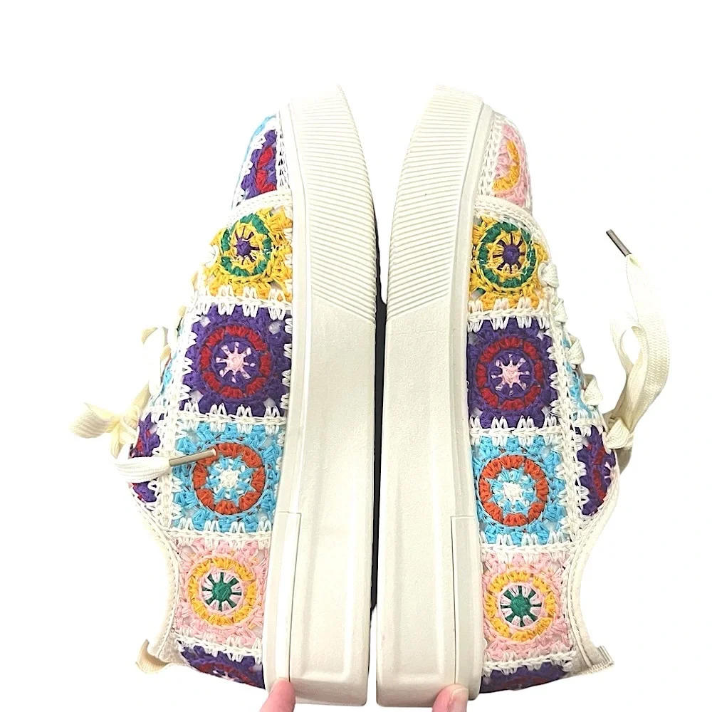 MATA WOMENS MULTI-COLOR CROCHET PATTERNED PLATFORM SNEAKERS SIZE 8 LIKE NEW